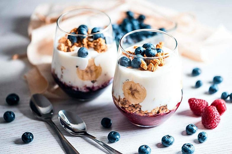 Natural yogurt with blueberries HEALTHY FOODS